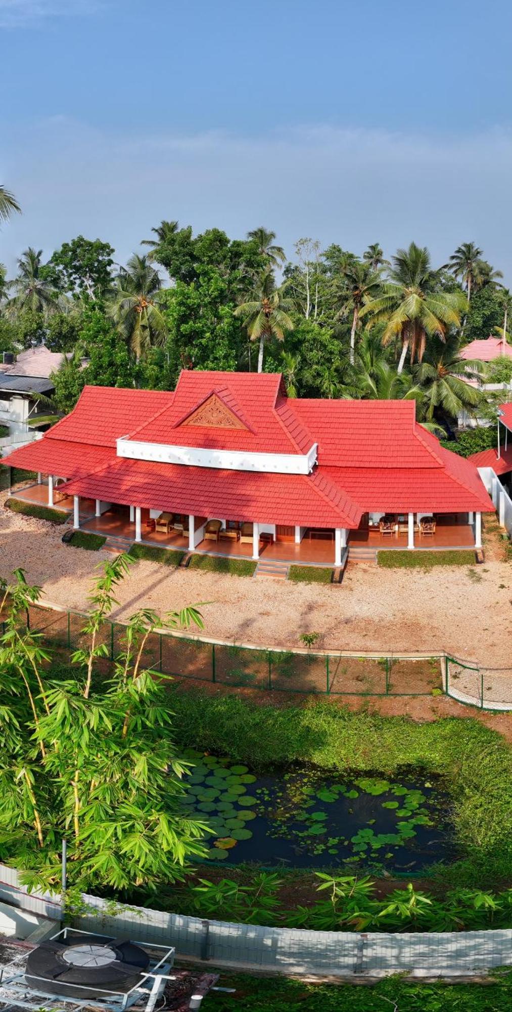 The Royal Island Hotel Mundrothuruth Exterior photo